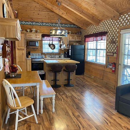A Peace Of Heaven Cabins And Rv Vanderpool 外观 照片