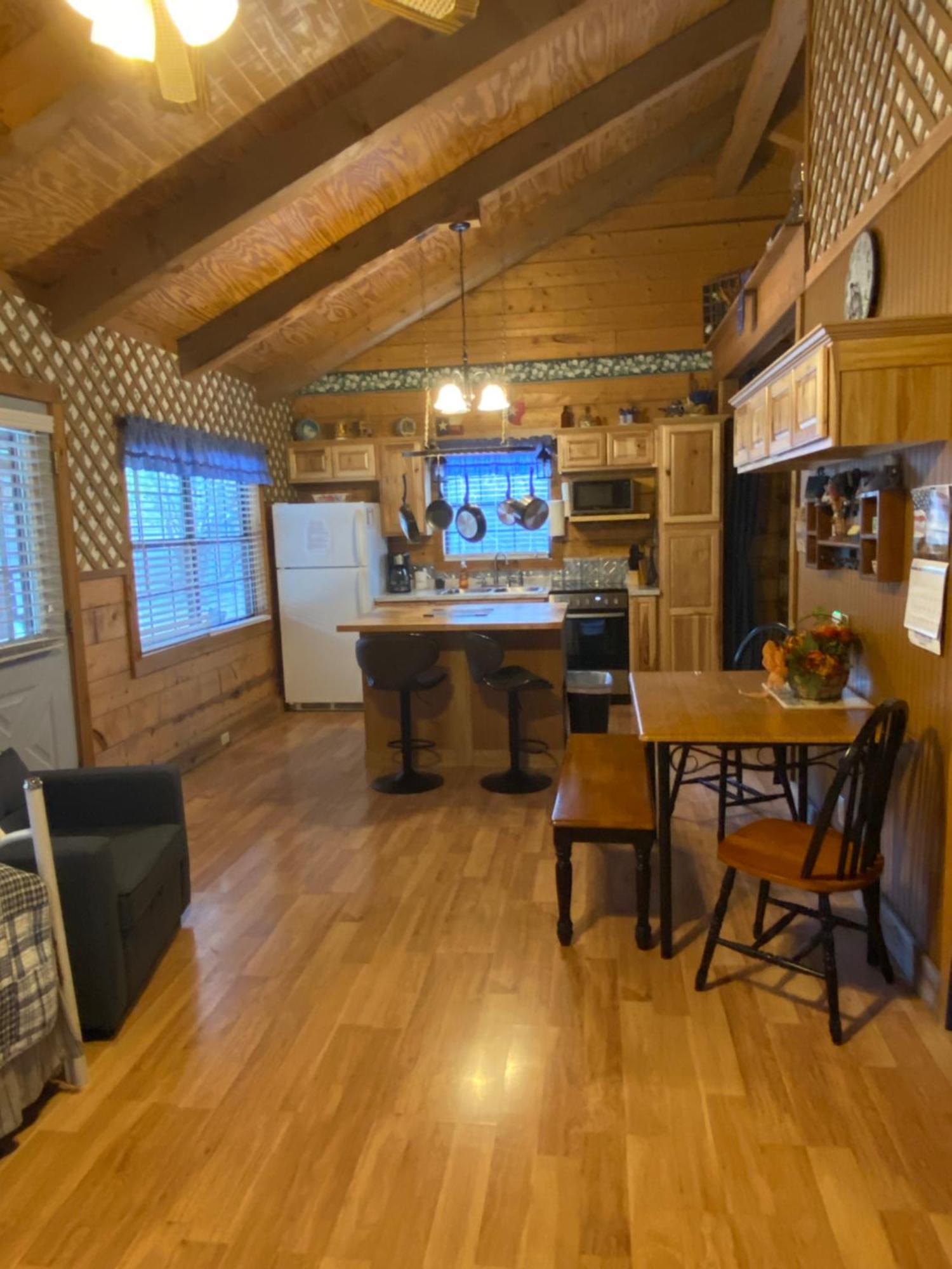 A Peace Of Heaven Cabins And Rv Vanderpool 外观 照片