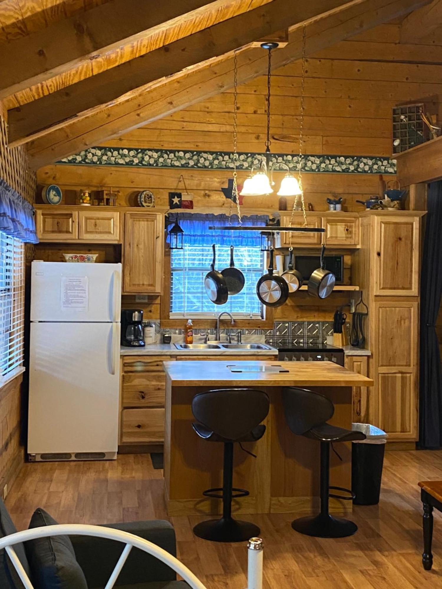 A Peace Of Heaven Cabins And Rv Vanderpool 外观 照片