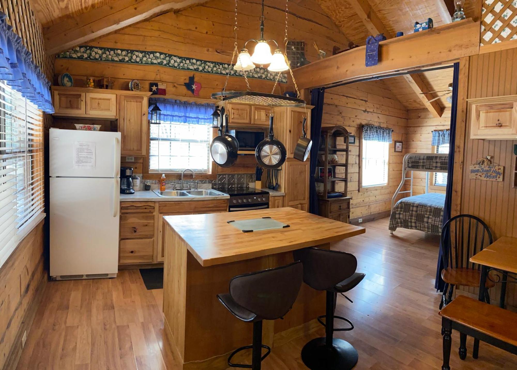 A Peace Of Heaven Cabins And Rv Vanderpool 外观 照片