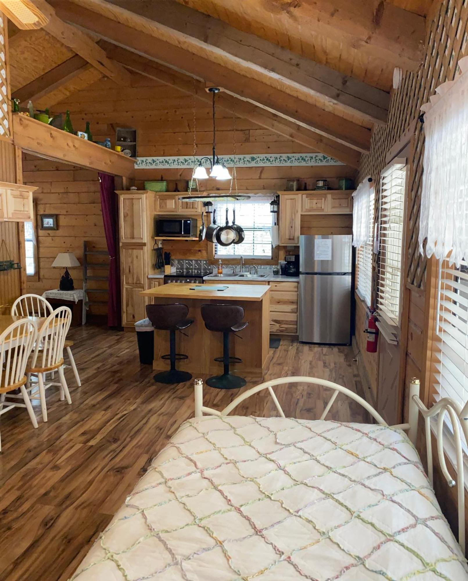 A Peace Of Heaven Cabins And Rv Vanderpool 外观 照片